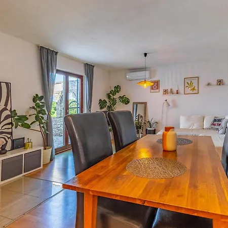 33 Holiday home *