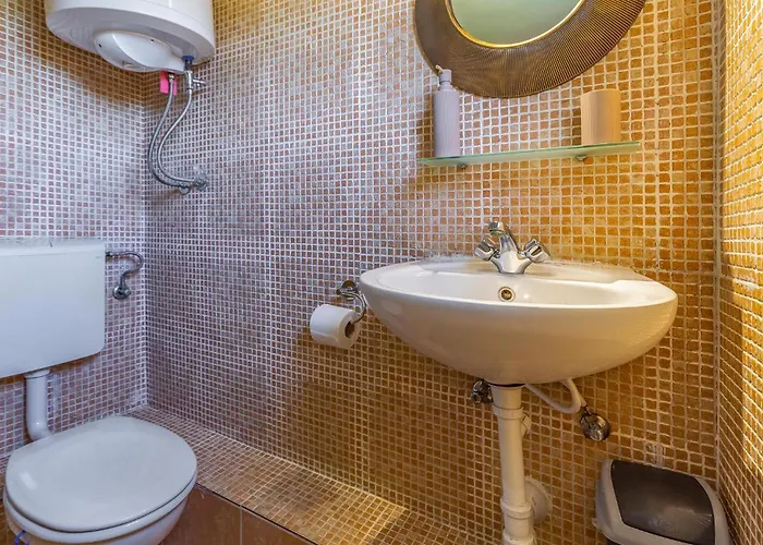 Дом отдыха 33 *